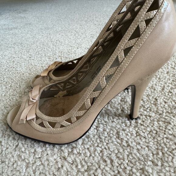 Ellen Tracy Madison Peep-toe heels Sandals Beige/Tan Size 7 - Picture 4 of 12